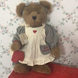 VALENTINE 2002 Vintage Boyd’s Bears “Honey Buns - Kiss the Cook” Lady Bear NWT.